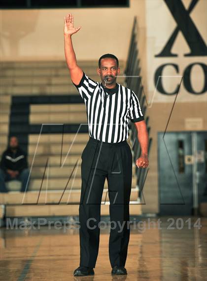 Thumbnail 2 in Shadow Hills vs. Victor Valley (MaxPreps Holiday Classic) photogallery.