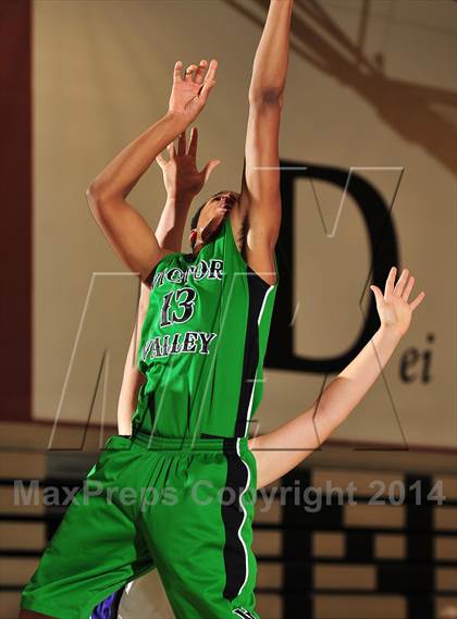Thumbnail 2 in Shadow Hills vs. Victor Valley (MaxPreps Holiday Classic) photogallery.