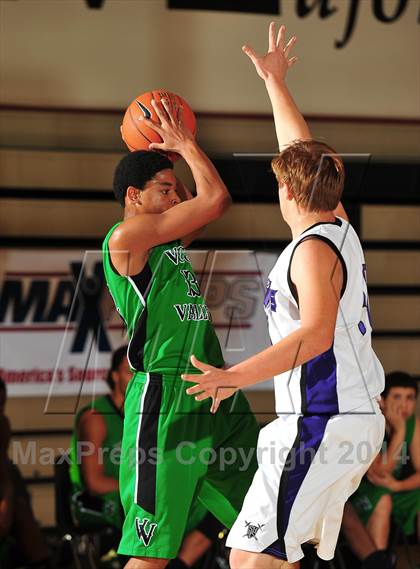 Thumbnail 2 in Shadow Hills vs. Victor Valley (MaxPreps Holiday Classic) photogallery.