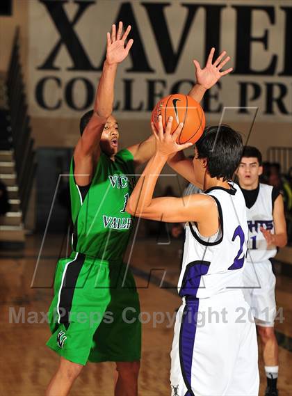 Thumbnail 1 in Shadow Hills vs. Victor Valley (MaxPreps Holiday Classic) photogallery.