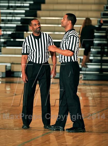 Thumbnail 2 in Shadow Hills vs. Victor Valley (MaxPreps Holiday Classic) photogallery.