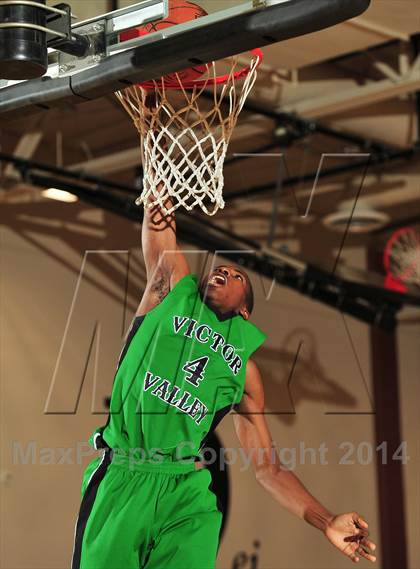 Thumbnail 1 in Shadow Hills vs. Victor Valley (MaxPreps Holiday Classic) photogallery.