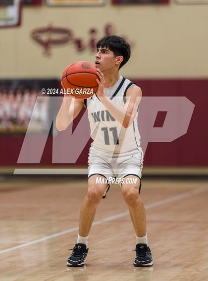 Thumbnail 2 in Alamo Heights vs. Winn (UIL Basketball 5A Region IV Bi-District) photogallery.