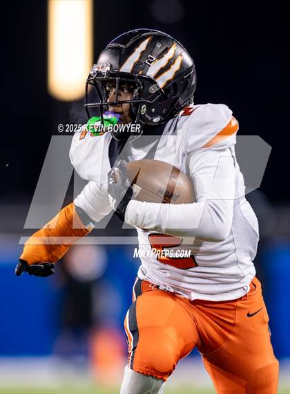 Thumbnail 2 in Anderson @ Avon (OHSAA D2 Final) photogallery.