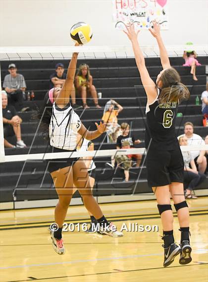 Thumbnail 2 in Hixson vs Berean Academy photogallery.