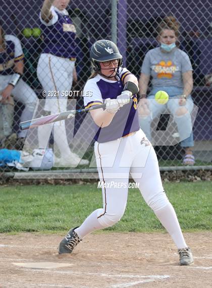 Thumbnail 3 in Amanda-Clearcreek vs Bloom-Carroll photogallery.