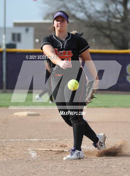 Thumbnail 2 in Amanda-Clearcreek vs Bloom-Carroll photogallery.