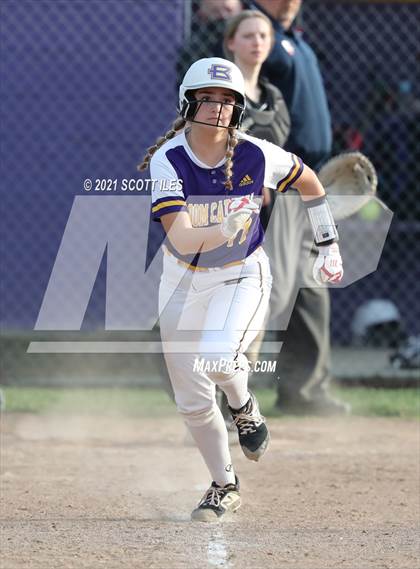 Thumbnail 2 in Amanda-Clearcreek vs Bloom-Carroll photogallery.