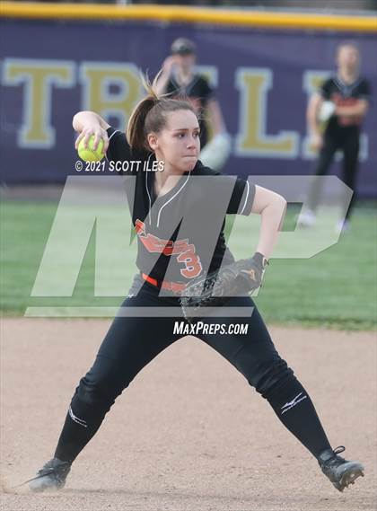 Thumbnail 3 in Amanda-Clearcreek vs Bloom-Carroll photogallery.