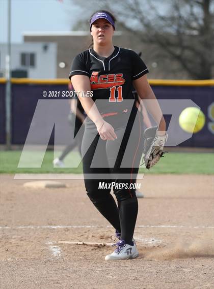 Thumbnail 1 in Amanda-Clearcreek vs Bloom-Carroll photogallery.