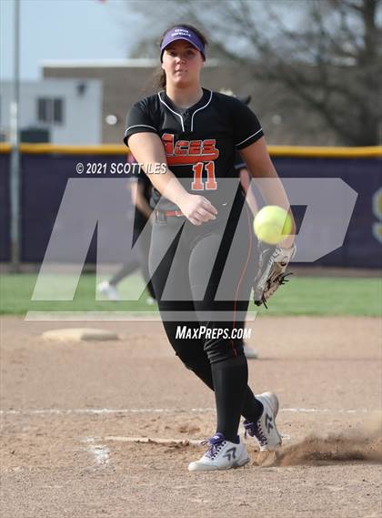 Thumbnail 3 in Amanda-Clearcreek vs Bloom-Carroll photogallery.