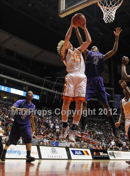 Thumbnail 2 in Chavez vs. Corona del Sol (AIA D1 Final) photogallery.