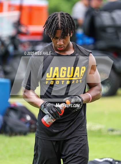 Thumbnail 3 in DeSoto Central vs Southaven (U of Memphis 7v7) photogallery.