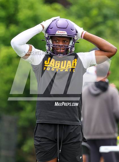 Thumbnail 2 in DeSoto Central vs Southaven (U of Memphis 7v7) photogallery.