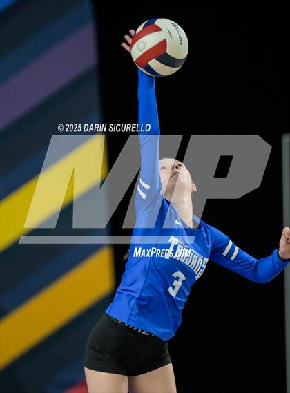Thumbnail 2 in Northwest Christian vs Valley Christian (AIA 3A Final) photogallery.