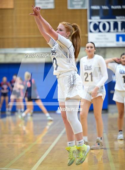 Thumbnail 2 in Eastside Catholic vs West Seattle (3A Girls District 2) photogallery.