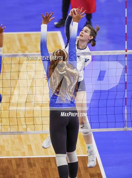 Thumbnail 3 in Valor Christian vs. Grandview (CHSAA 5A Round 3) photogallery.