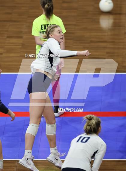 Thumbnail 3 in Valor Christian vs. Grandview (CHSAA 5A Round 3) photogallery.