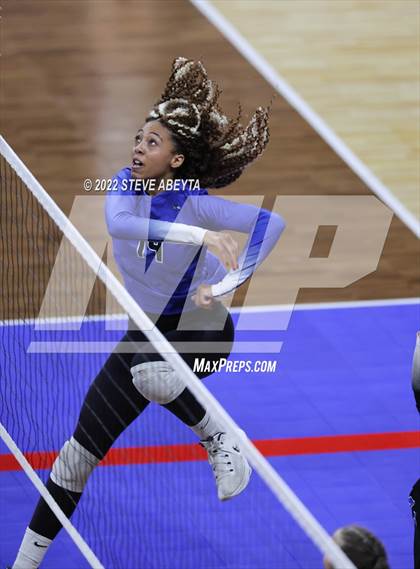 Thumbnail 1 in Valor Christian vs. Grandview (CHSAA 5A Round 3) photogallery.