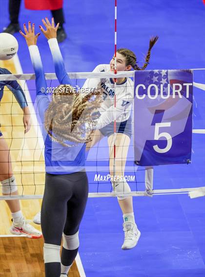 Thumbnail 2 in Valor Christian vs. Grandview (CHSAA 5A Round 3) photogallery.
