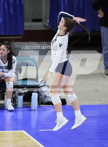Thumbnail 2 in Valor Christian vs. Grandview (CHSAA 5A Round 3) photogallery.