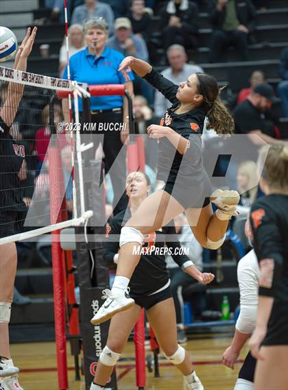 Thumbnail 2 in Flushing vs. Romeo (MHSAA Division 1 Regional Semifinal) photogallery.