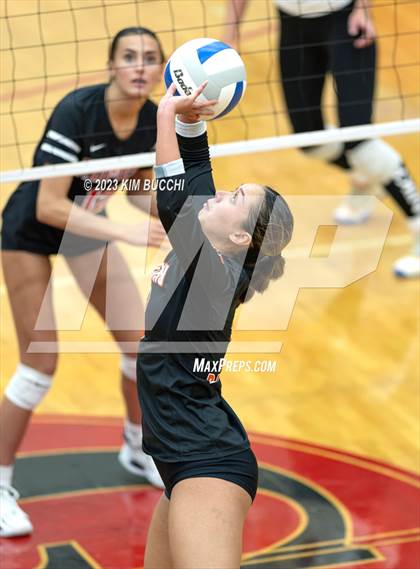 Thumbnail 3 in Flushing vs. Romeo (MHSAA Division 1 Regional Semifinal) photogallery.