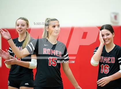 Thumbnail 2 in Flushing vs. Romeo (MHSAA Division 1 Regional Semifinal) photogallery.