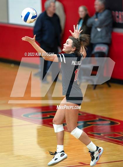 Thumbnail 3 in Flushing vs. Romeo (MHSAA Division 1 Regional Semifinal) photogallery.