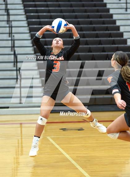 Thumbnail 3 in Flushing vs. Romeo (MHSAA Division 1 Regional Semifinal) photogallery.