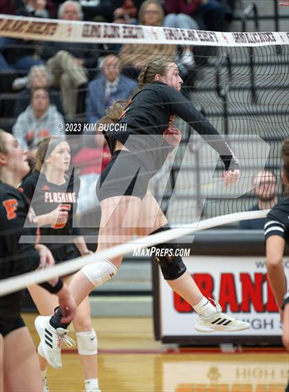 Thumbnail 2 in Flushing vs. Romeo (MHSAA Division 1 Regional Semifinal) photogallery.
