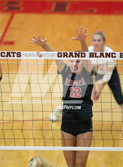 Thumbnail 3 in Flushing vs. Romeo (MHSAA Division 1 Regional Semifinal) photogallery.
