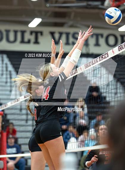 Thumbnail 1 in Flushing vs. Romeo (MHSAA Division 1 Regional Semifinal) photogallery.