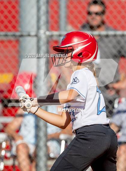 Thumbnail 3 in Waverly vs Elkhorn North photogallery.
