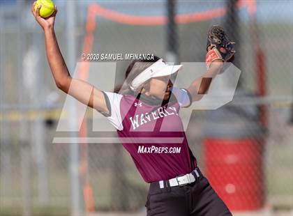 Thumbnail 3 in Waverly vs Elkhorn North photogallery.
