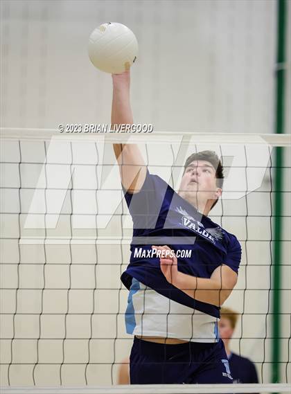 Thumbnail 2 in Eaglecrest vs. Valor Christian (CHSAA 5A Round 2) photogallery.