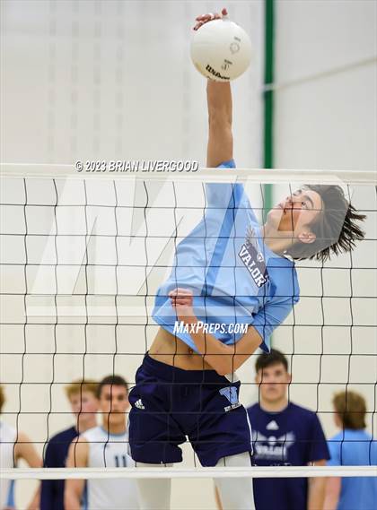 Thumbnail 2 in Eaglecrest vs. Valor Christian (CHSAA 5A Round 2) photogallery.