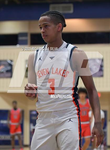 Thumbnail 3 in Seven Lakes vs. Lamar (UIL 6A D1 Basketball Area) photogallery.