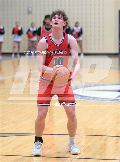Thumbnail 3 in Seven Lakes vs. Lamar (UIL 6A D1 Basketball Area) photogallery.