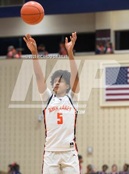 Thumbnail 2 in Seven Lakes vs. Lamar (UIL 6A D1 Basketball Area) photogallery.