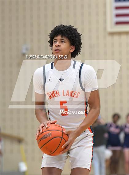Thumbnail 3 in Seven Lakes vs. Lamar (UIL 6A D1 Basketball Area) photogallery.