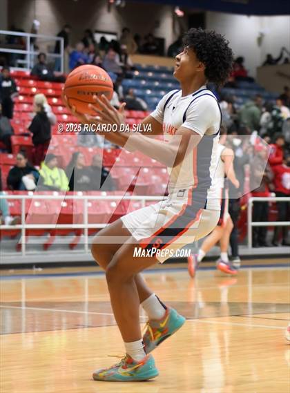 Thumbnail 3 in Seven Lakes vs. Lamar (UIL 6A D1 Basketball Area) photogallery.