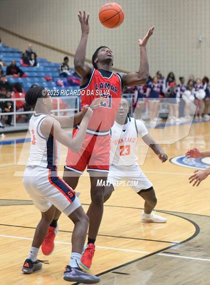 Thumbnail 3 in Seven Lakes vs. Lamar (UIL 6A D1 Basketball Area) photogallery.