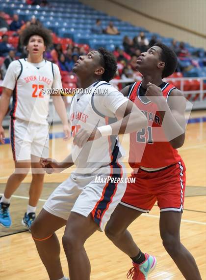 Thumbnail 1 in Seven Lakes vs. Lamar (UIL 6A D1 Basketball Area) photogallery.