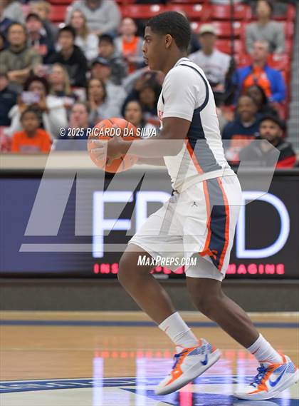 Thumbnail 3 in Seven Lakes vs. Lamar (UIL 6A D1 Basketball Area) photogallery.