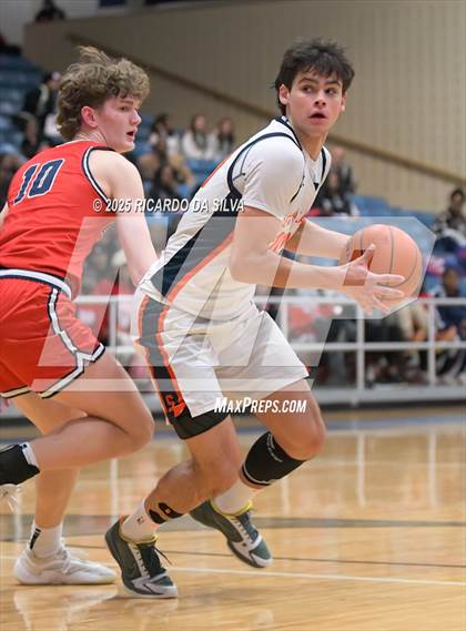Thumbnail 3 in Seven Lakes vs. Lamar (UIL 6A D1 Basketball Area) photogallery.