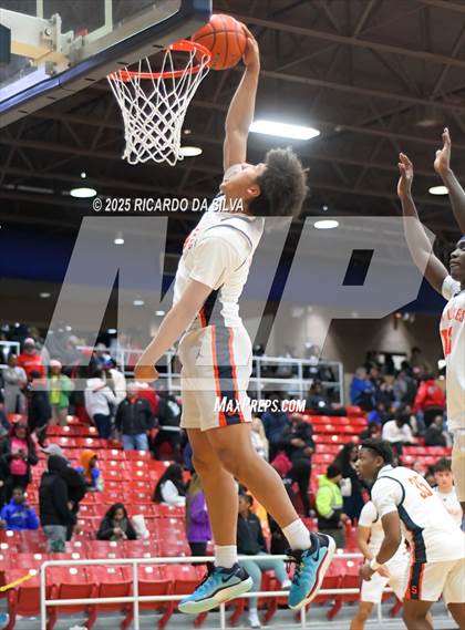 Thumbnail 1 in Seven Lakes vs. Lamar (UIL 6A D1 Basketball Area) photogallery.