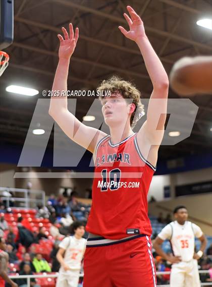 Thumbnail 3 in Seven Lakes vs. Lamar (UIL 6A D1 Basketball Area) photogallery.