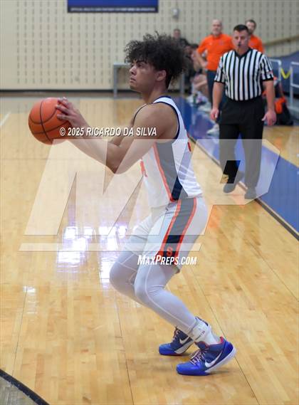 Thumbnail 2 in Seven Lakes vs. Lamar (UIL 6A D1 Basketball Area) photogallery.