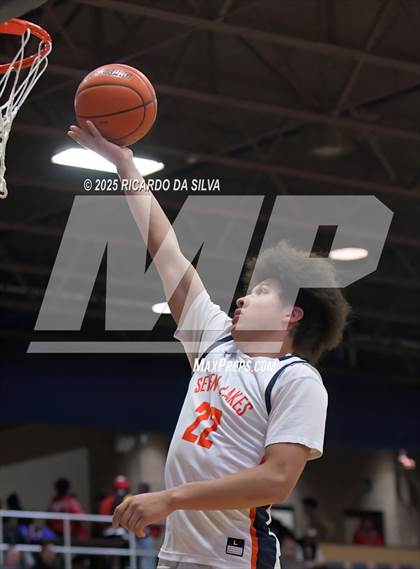 Thumbnail 2 in Seven Lakes vs. Lamar (UIL 6A D1 Basketball Area) photogallery.